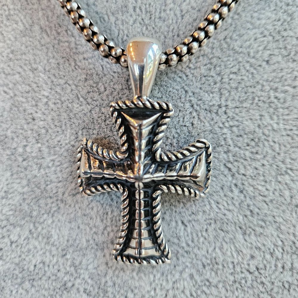 Sterling Silver Rope-Edge Cross Pendant Necklace - Silver